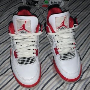 Jordan 4 fire reds